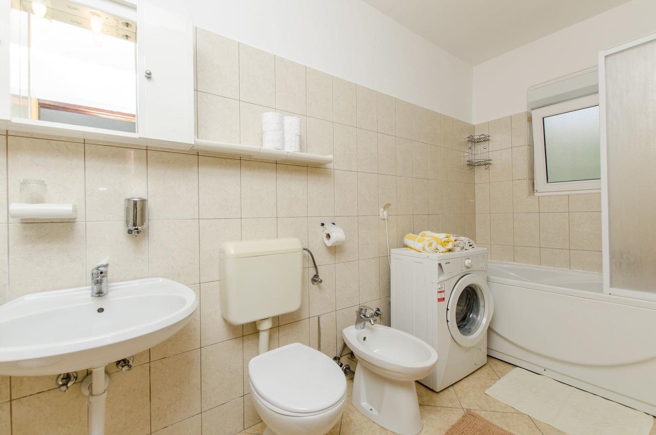 Apartment Danijela Primošten Екстериор снимка